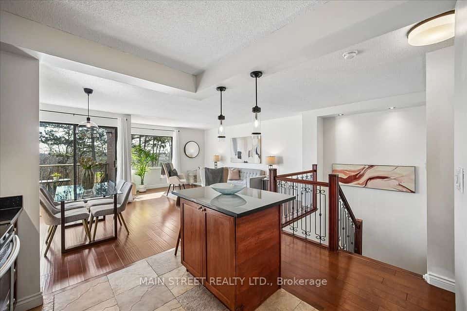 1000 Cedarglen Gate, Mississauga