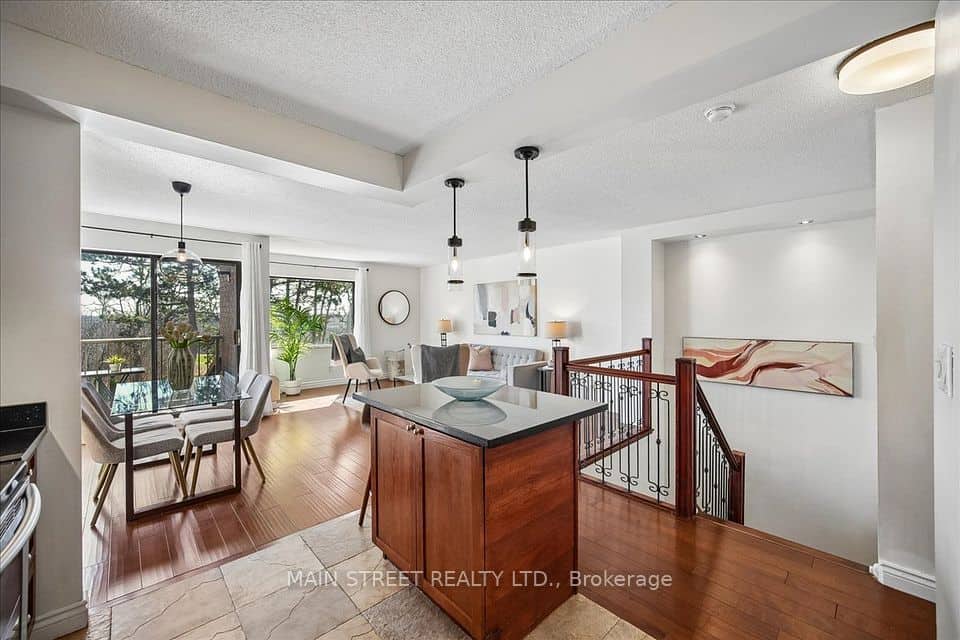 1000 Cedarglen Gate, Mississauga