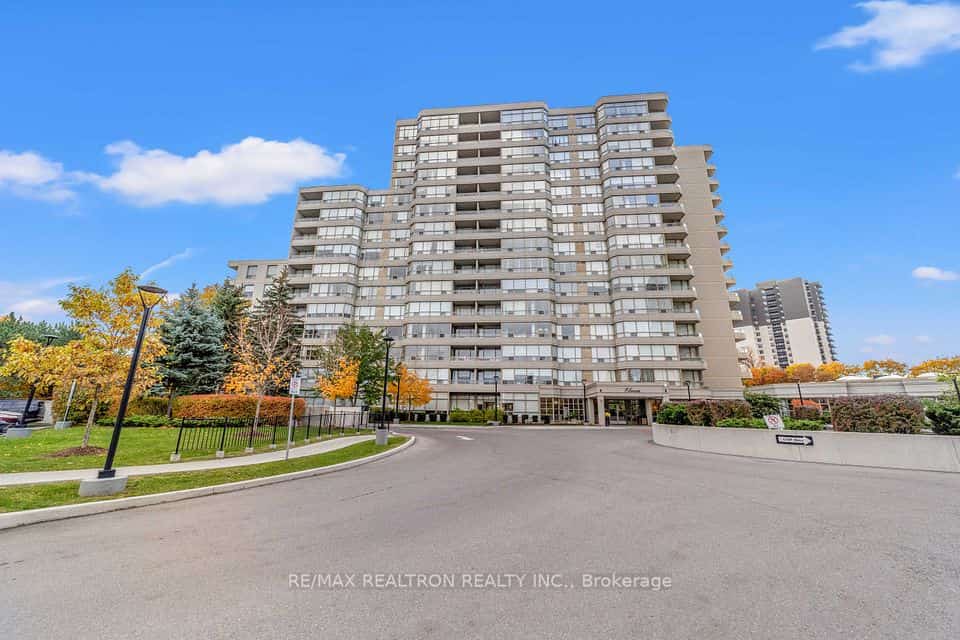 11 Townsgate Drive #312, Vaughan, ON L4J 8G4