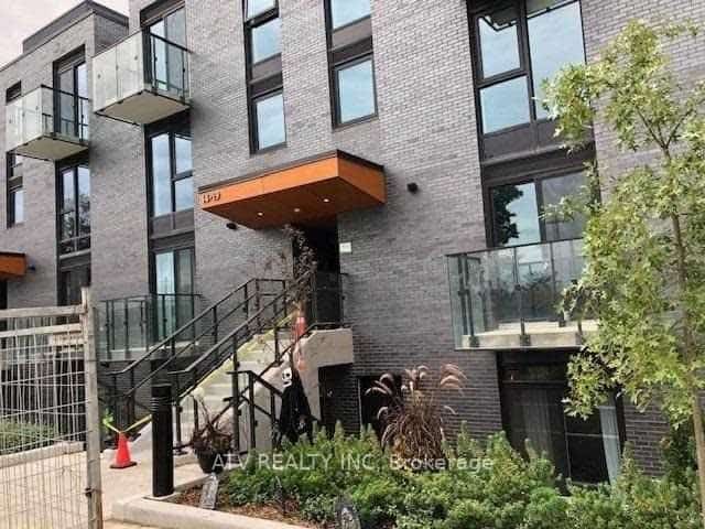 10 Brin Drive #TH17, Toronto, ON M8X 0B3