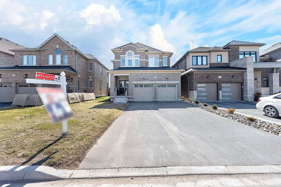 235 Ferragine Crescent, Bradford West Gwillimbury, ON L3Z 4K1