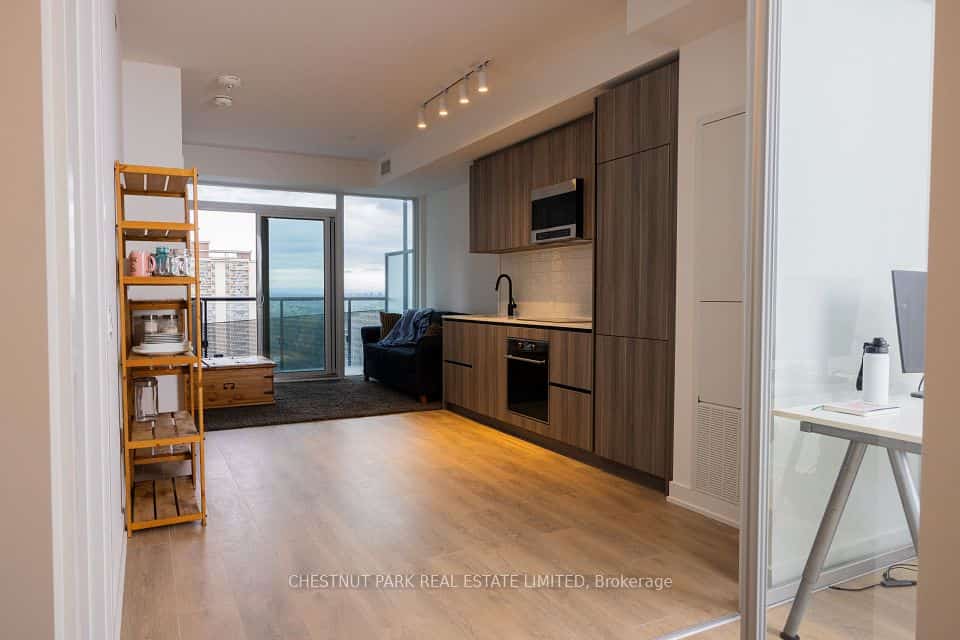 117 Broadway Avenue #1807, Toronto, ON M4P 1V3