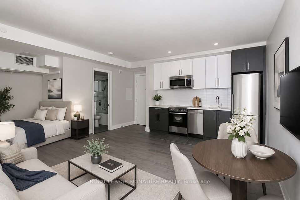 11 Walmer Road #107, Toronto, ON M5R 2W9