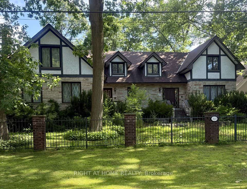 2123 Gordon Drive, Mississauga, ON L5B 1S6