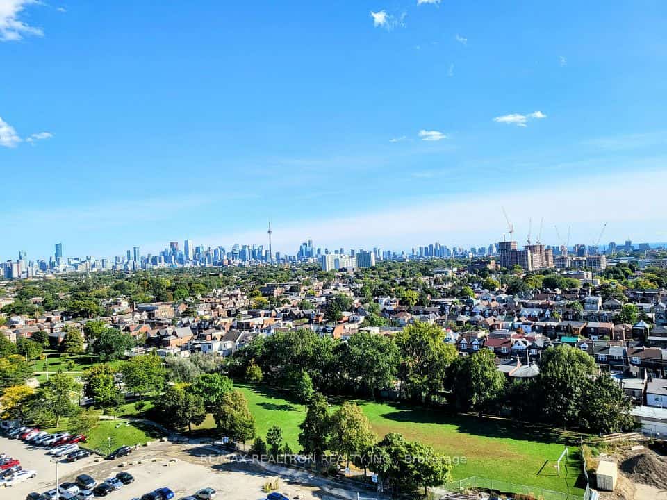 10 Graphophone Grove #1302, Toronto, ON M6H 0E5