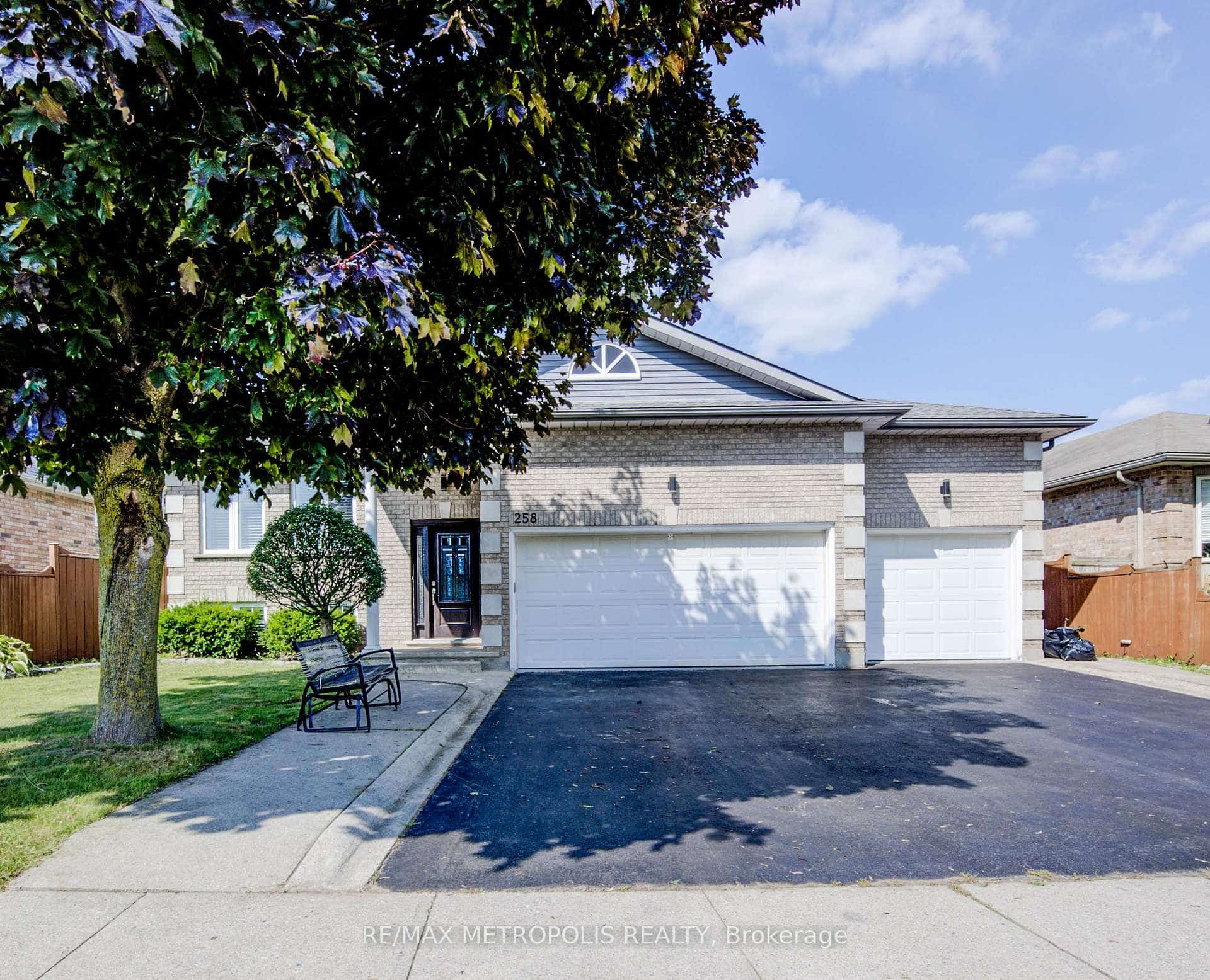 258 Saginaw Parkway, Cambridge, ON N1T 1R7