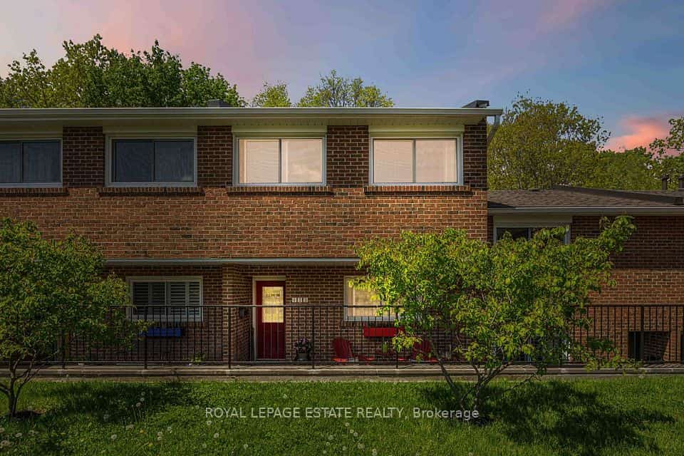 90 Edgewood Avenue #123, Toronto, ON M4L 3H1