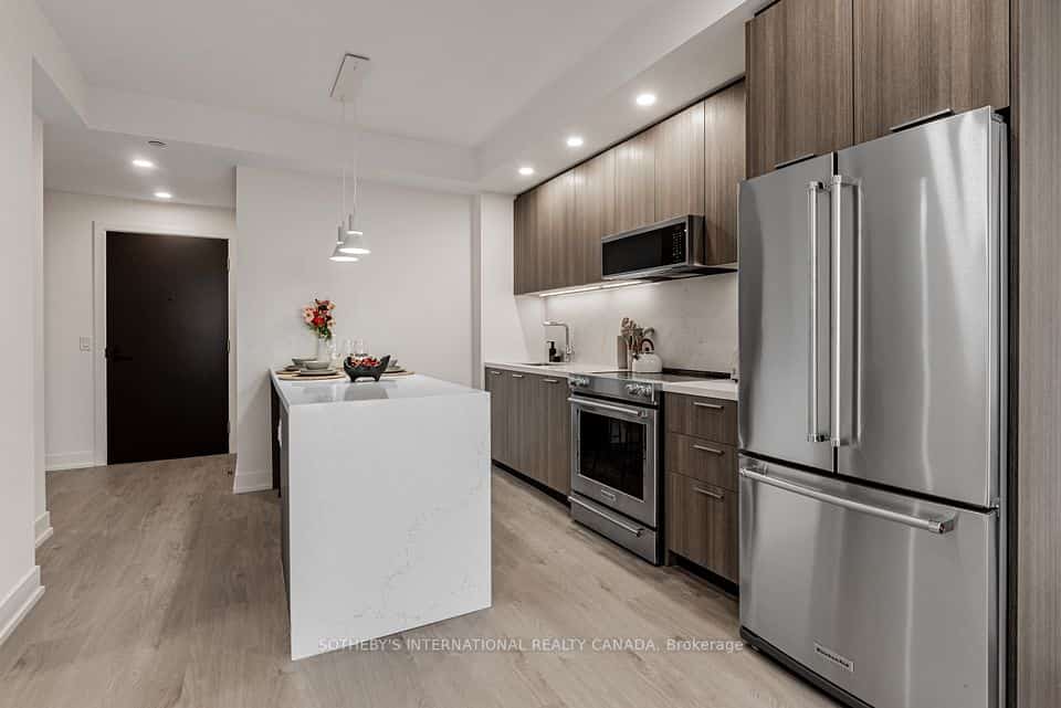 29 York Garden Way #1404, Toronto, ON M6A 2V1