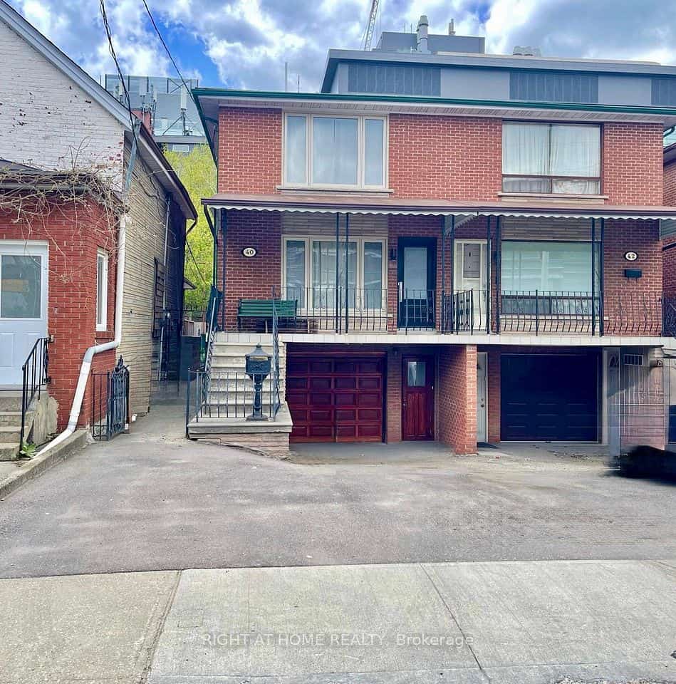 40 Bellevue Avenue, Toronto, ON M5T 2N4