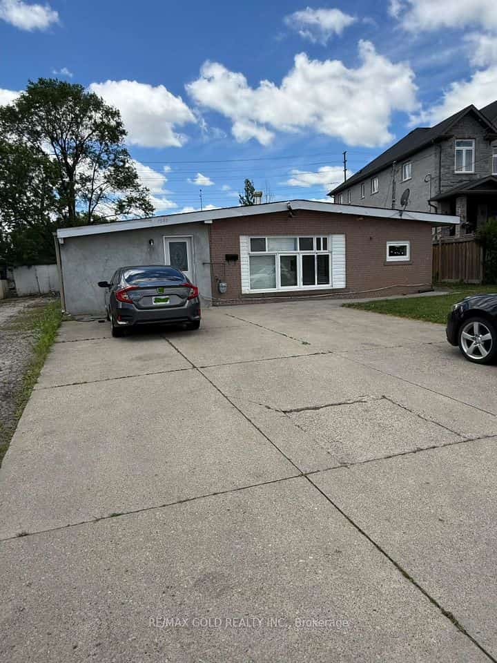 7530 Redstone Road, Mississauga, ON L4T 2B8