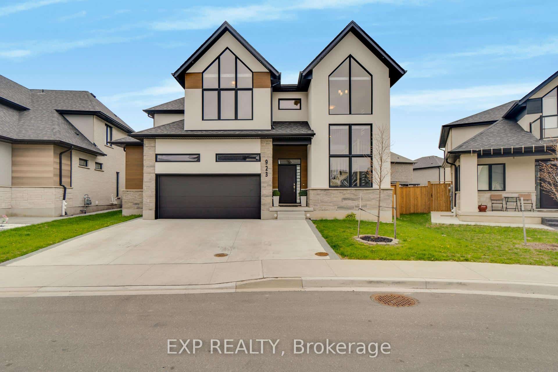 923 Stonecliffe Walk #5, Kitchener, ON N2P 0K5