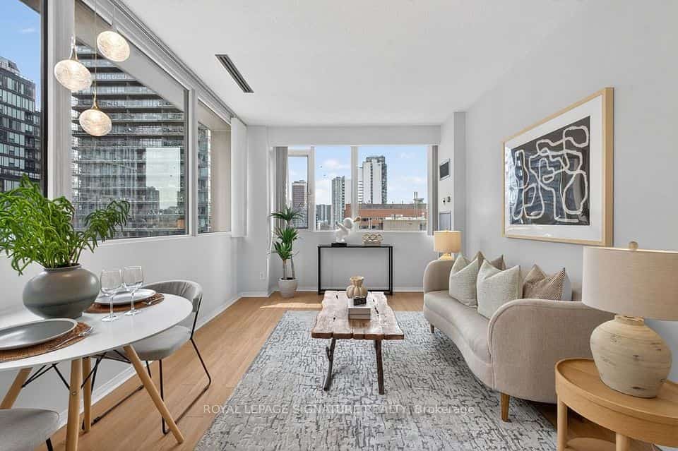 The Residences of 555 Yonge Street, Toronto