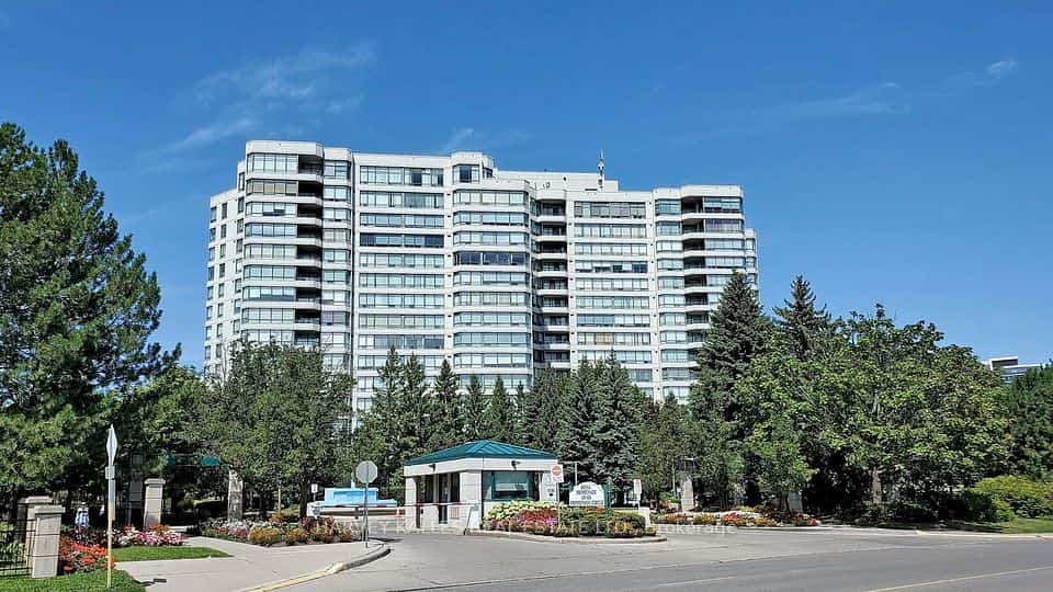 120 Promenade Circle #212, Vaughan, ON L4J 7W9