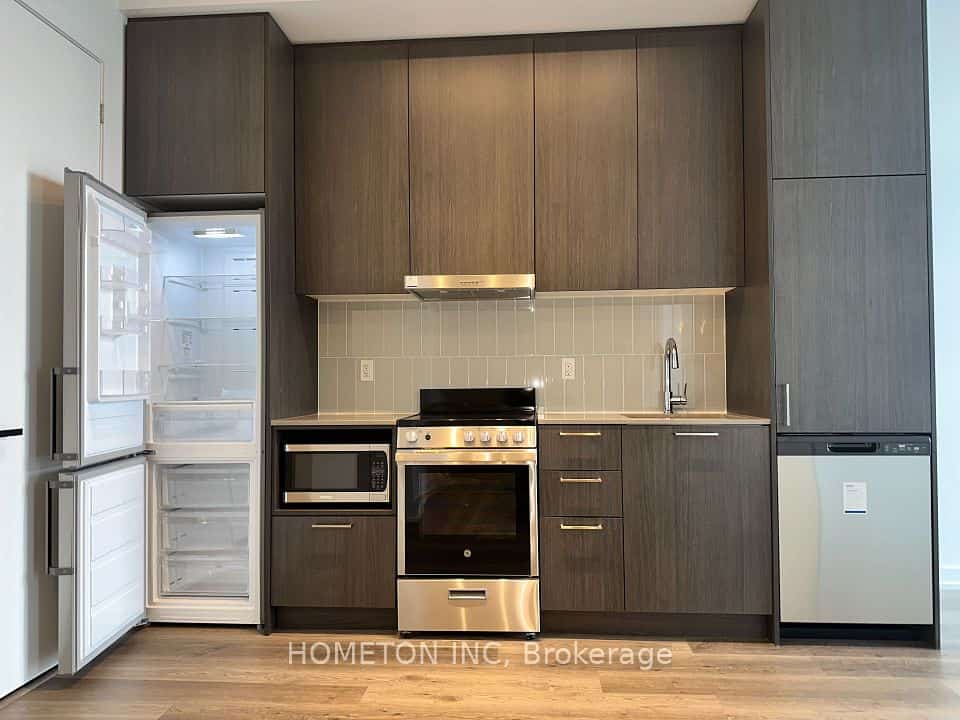 195 Commerce Street #2110, Vaughan, ON L4K 0P9