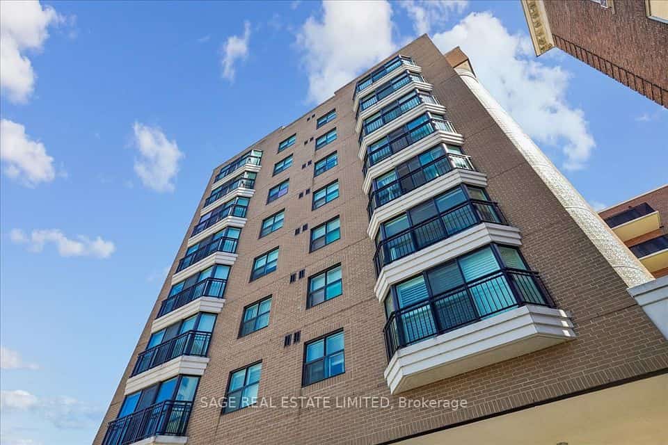 97 Lawton Boulevard #901, Toronto, ON M4V 1Z6