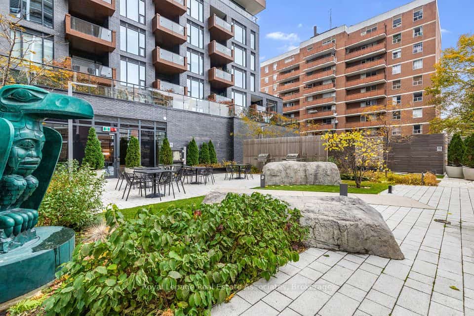 21 Park Street E #805, Mississauga, ON L5G 0C2