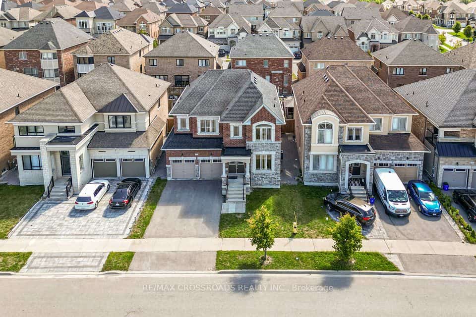 57 Walter English Drive, East Gwillimbury, ON L9N 0R8