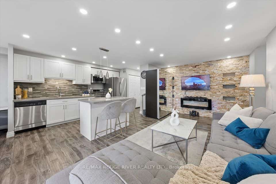 90 Ling Road #907, Toronto, ON M1E 4Y3