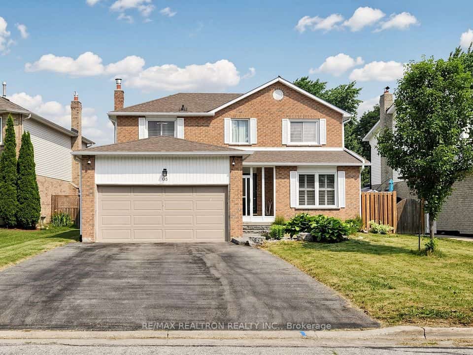 93 Stiver Drive, Newmarket, ON L3Y 7W2