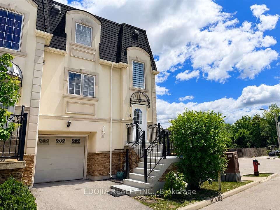 215 16th Avenue #14, Richmond Hill, ON L4C 0T8