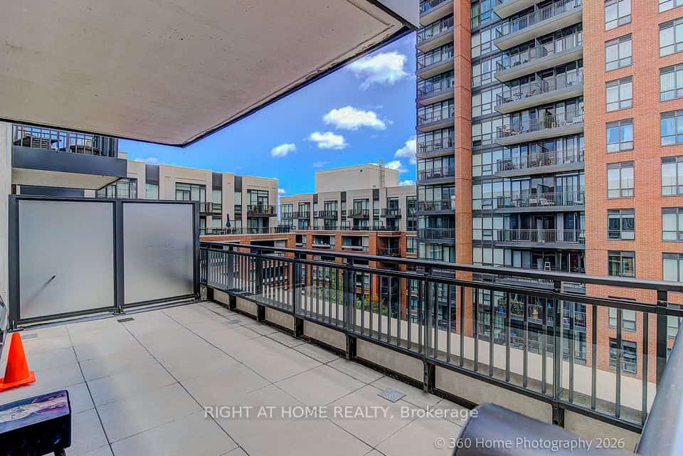 36 via bagnato #729, Toronto, ON M6A 0B7