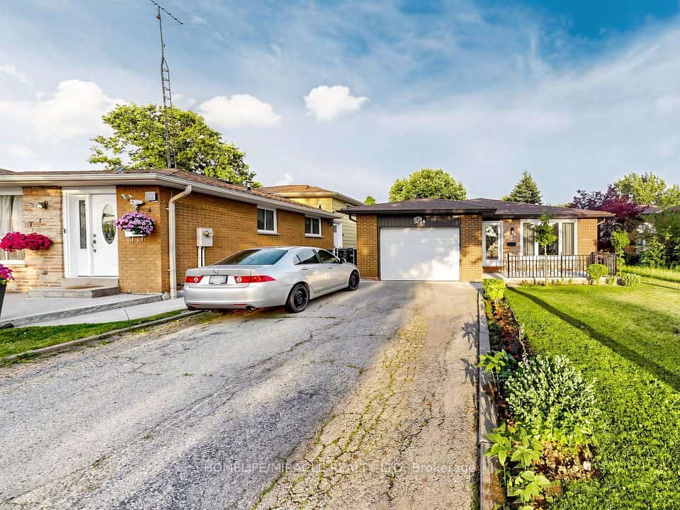3694 Brandon Gate Drive, Mississauga, ON L4T 3M8