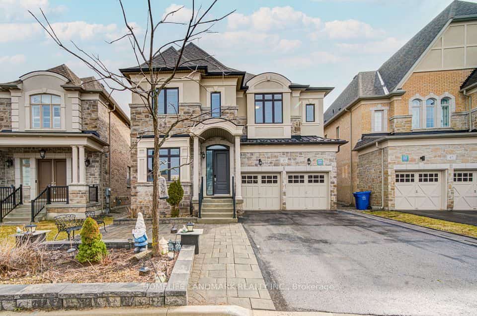 43 Mike Boshevski Court, Aurora, ON L4G 3G7