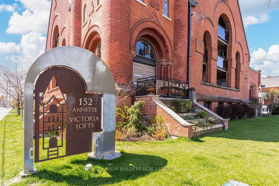 152 Annette Street #210, Toronto, ON M6P 1P4