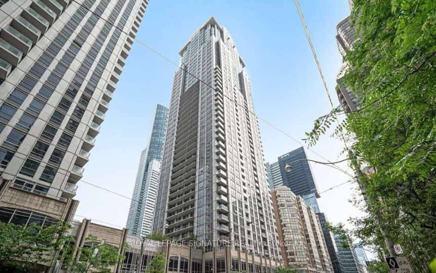 761 Bay Street #1204, Toronto, ON M5G 2R2