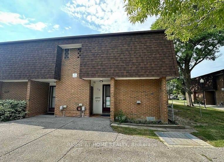 16 Litchfield Court, Toronto