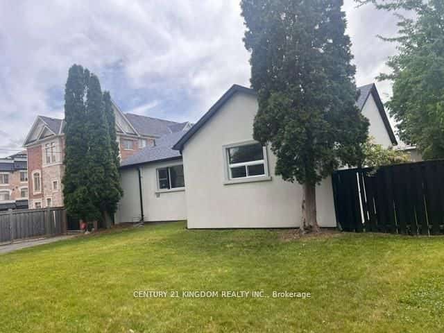 132 Old Harwood Avenue, Ajax, ON L1T 4W4