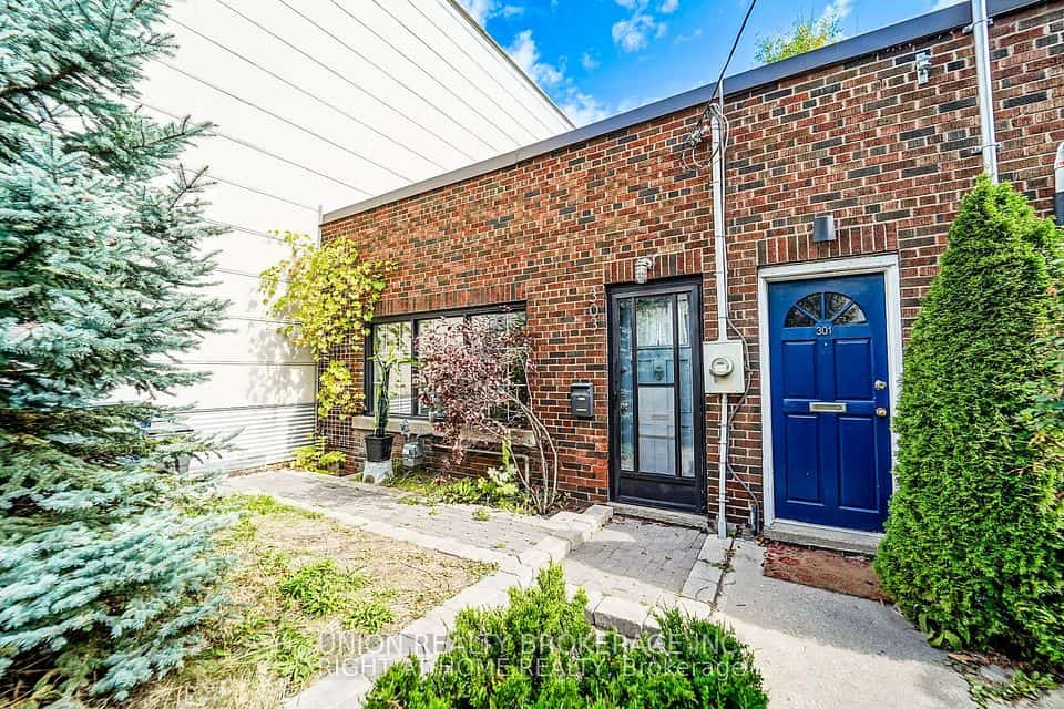 303 Coxwell Avenue, Toronto, ON M4L 3B5