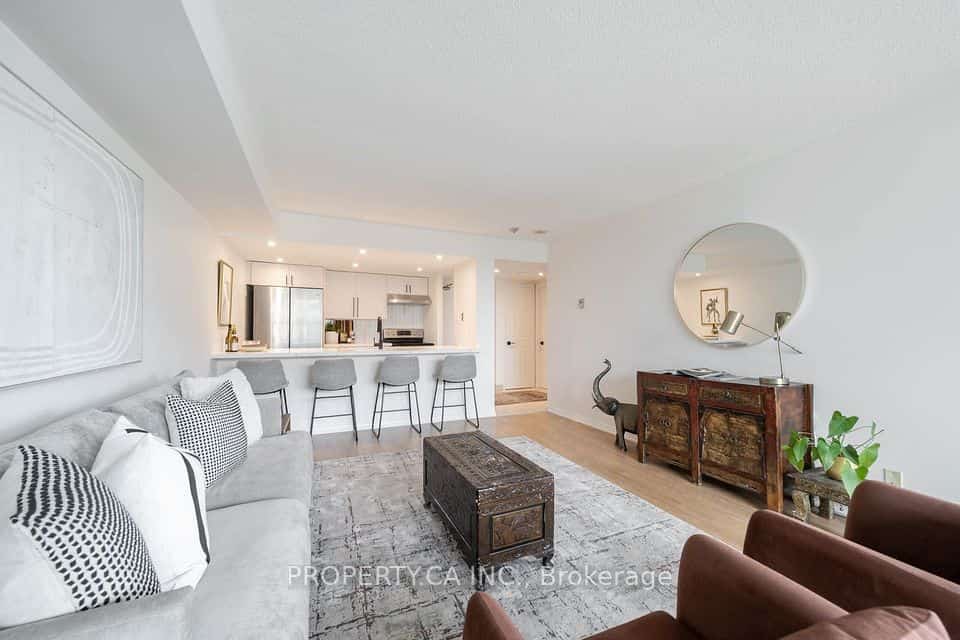 77 Harbour Square #1111, Toronto, ON M5J 2S2