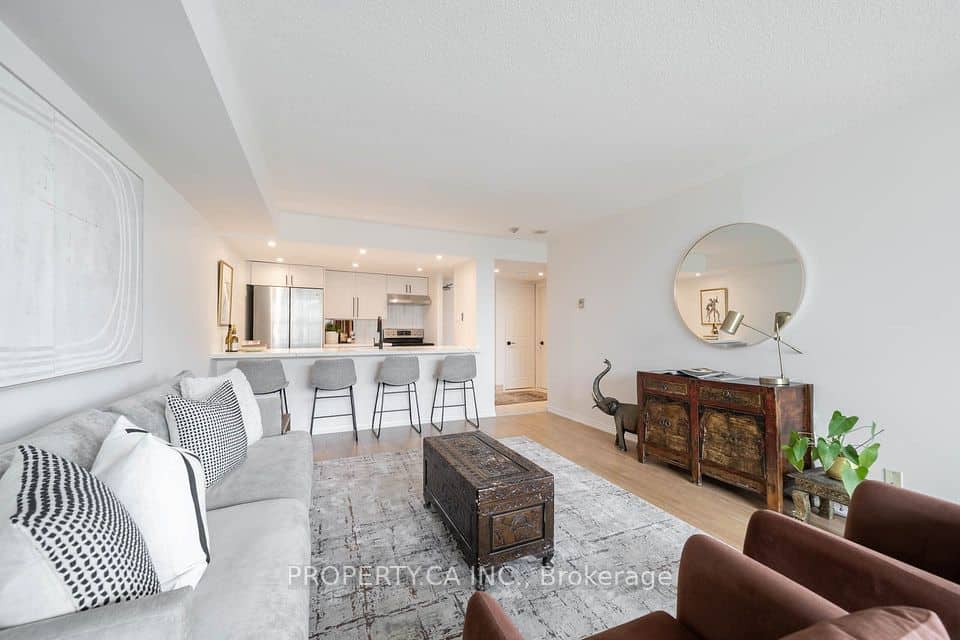 77 Harbour Square, Toronto