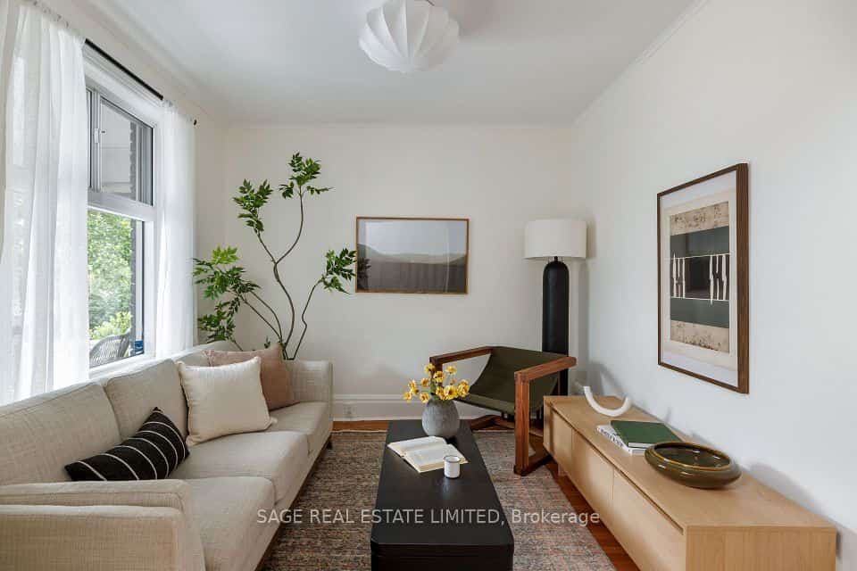 250 Springdale Boulevard, Toronto, ON M4C 1Z9