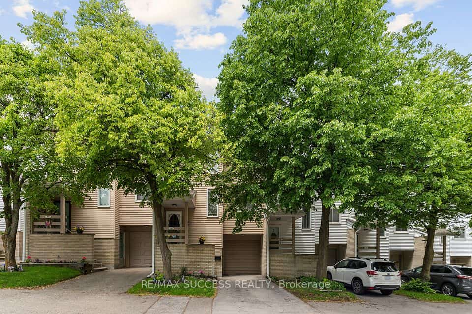 82 Lynden Circle, Halton Hills, ON L7G 4Y8