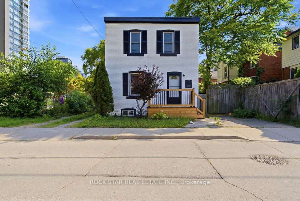 73 Peter Street, Hamilton, ON L8R 1T4
