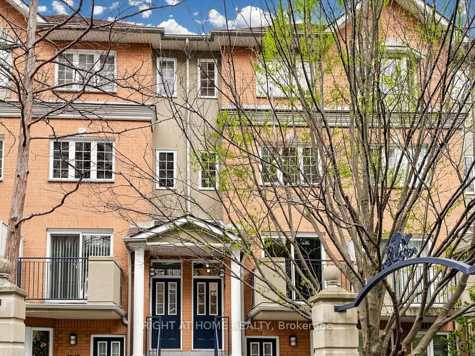 28 Sommerset Way #1520, Toronto, ON M2N 6W7