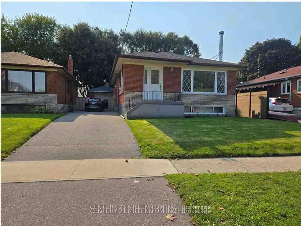 9 Tralee Avenue, Toronto, ON M1G 3E3