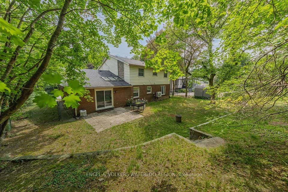 256 Shakespeare Drive, Waterloo, ON N2L 2T6