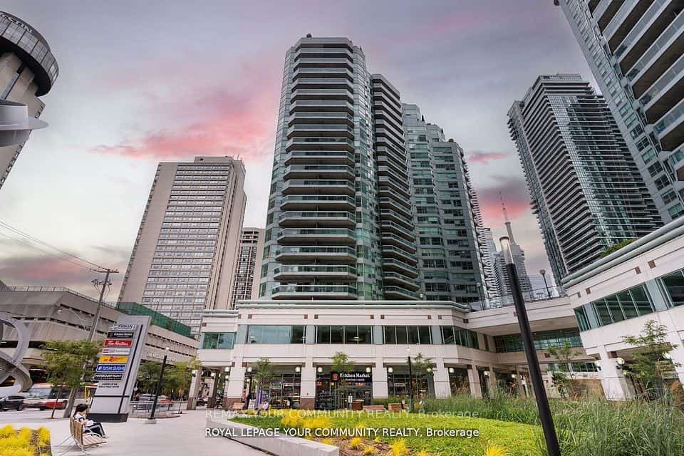 10 Queens Quay W #2402, Toronto, ON M5J 2R9