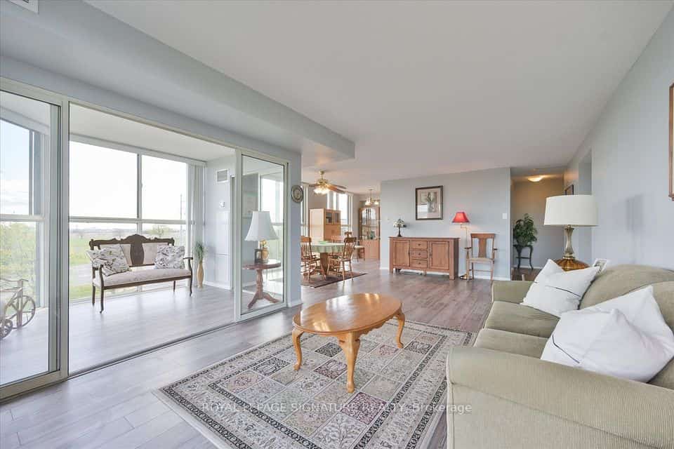 600 Rexdale Boulevard #403, Toronto, ON M9W 6T4