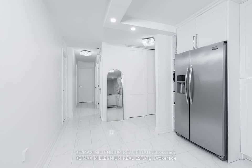 2645 Kipling Avenue W #706, Toronto, ON M9V 3S6