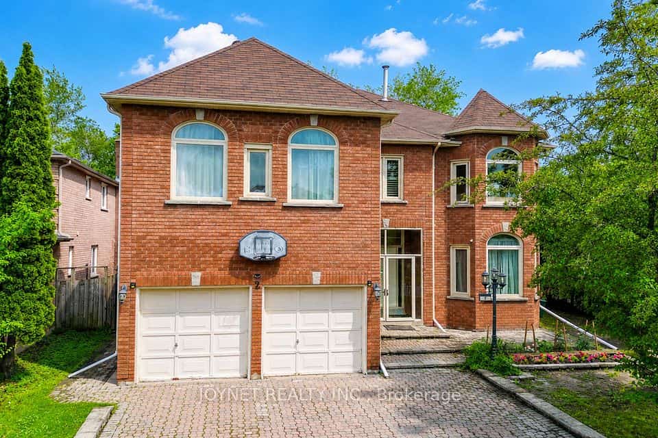 2 Woodriver Street, Richmond Hill, ON L4S 1B2