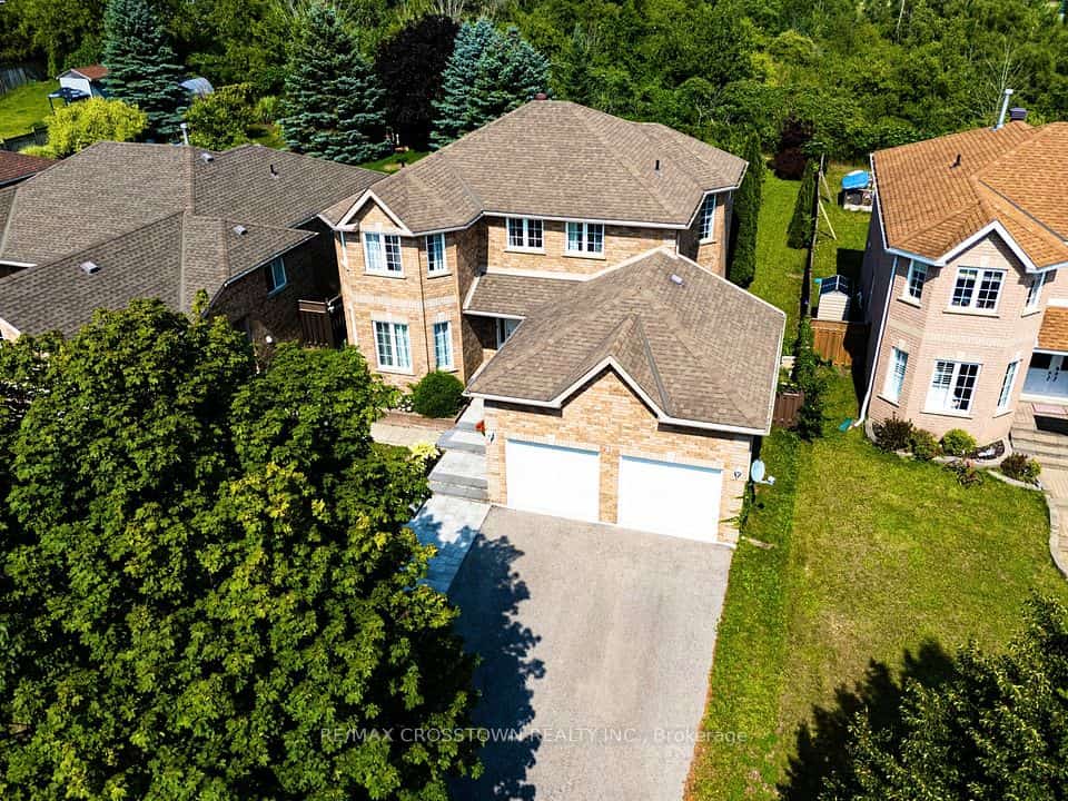 31 Logan Court, Barrie, ON L4N 8G9