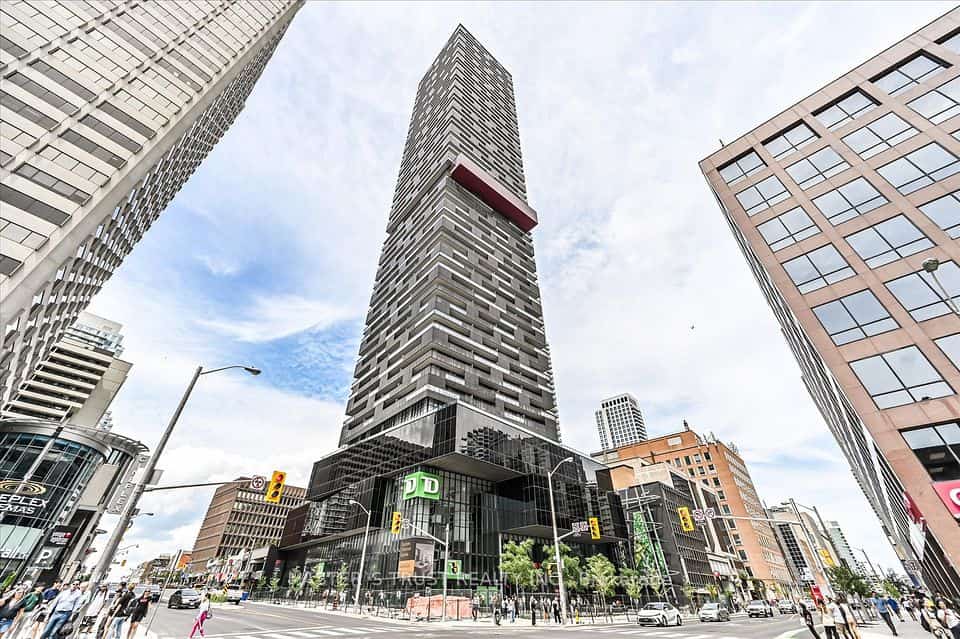 E Condos, Toronto