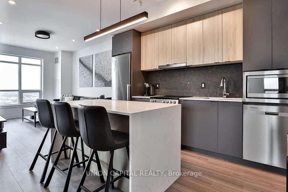 30 Upper Mall Way #1002, Vaughan, ON L4J 0L7