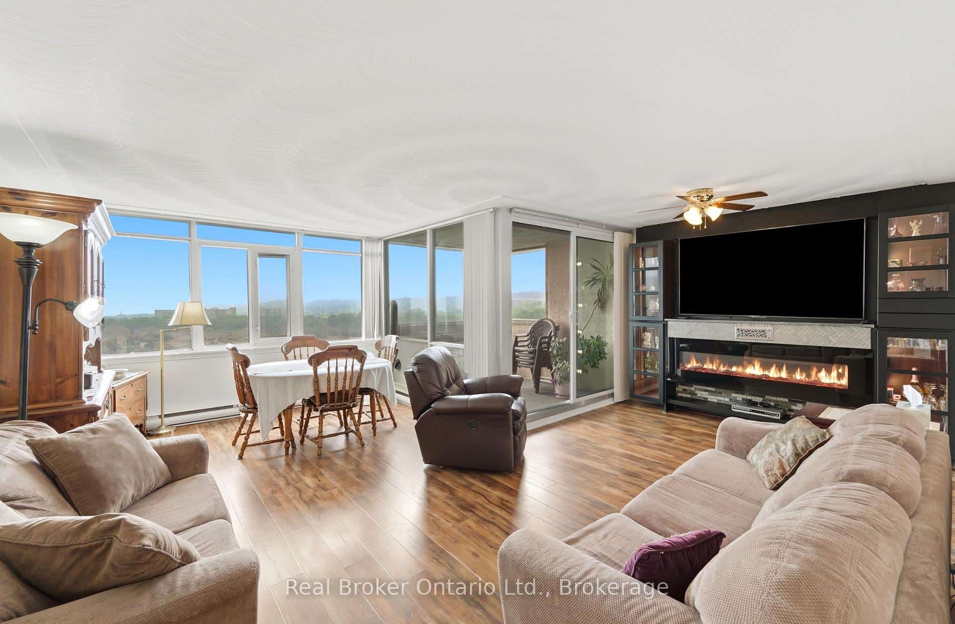 40 Harrisford Street #908, Hamilton, ON L8K 6N1