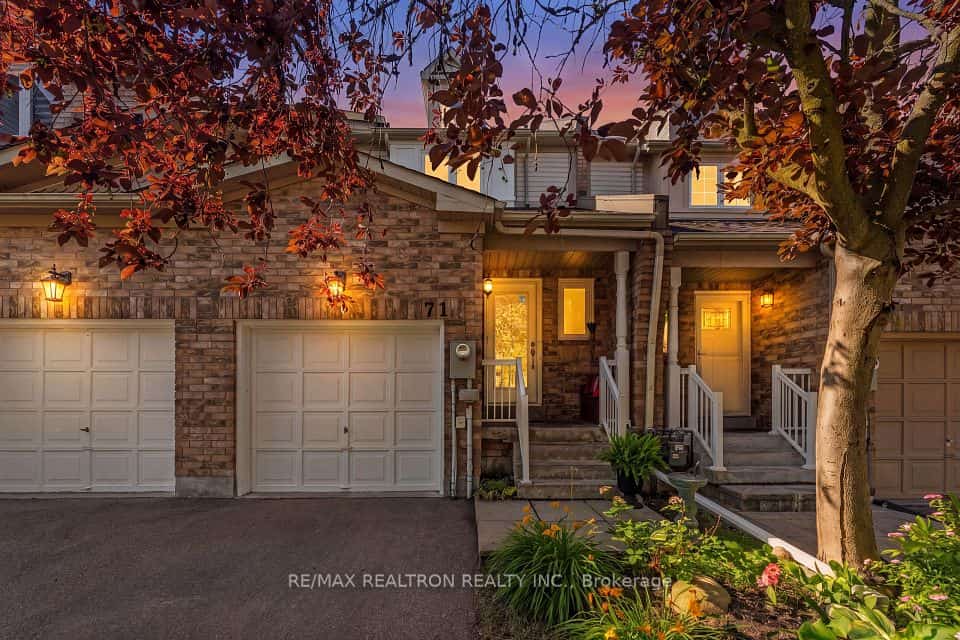71 Ochalski Road, Aurora, ON L4G 7J3