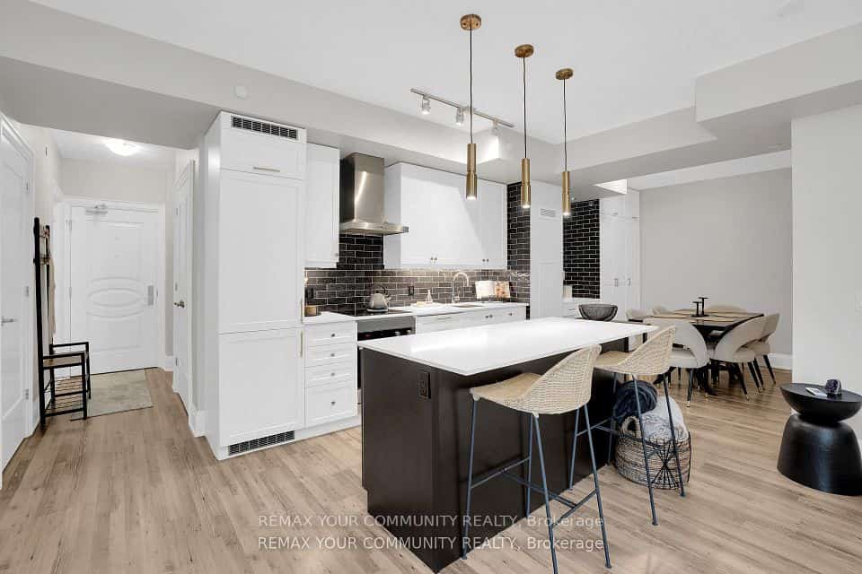 9085 Jane Street #523, Vaughan, ON L4E 0L8